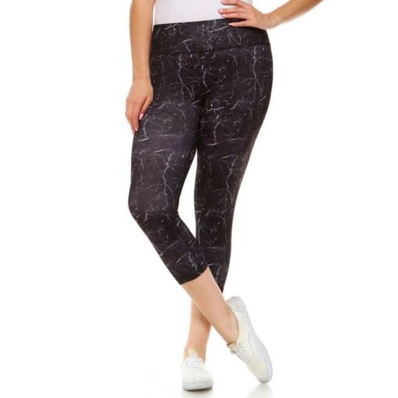 PLUS Black Marble Print Capri Leggings - Picture 3 of 4